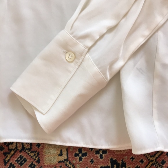 Vince Slim Fit Popover Cream Silk Blouse Size 2 - Picture 4 of 13